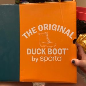 Lightly worn Original Ariel Duck Boot size 8